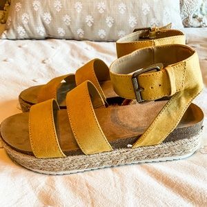 Universal Thread flatforms